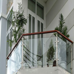 Lan can kinh lắp đặt tại Tân Phú HCM